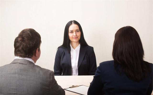 鸡蛋|面试官：煮一个鸡蛋5分钟，十个呢？美女大学生巧妙回答，录用