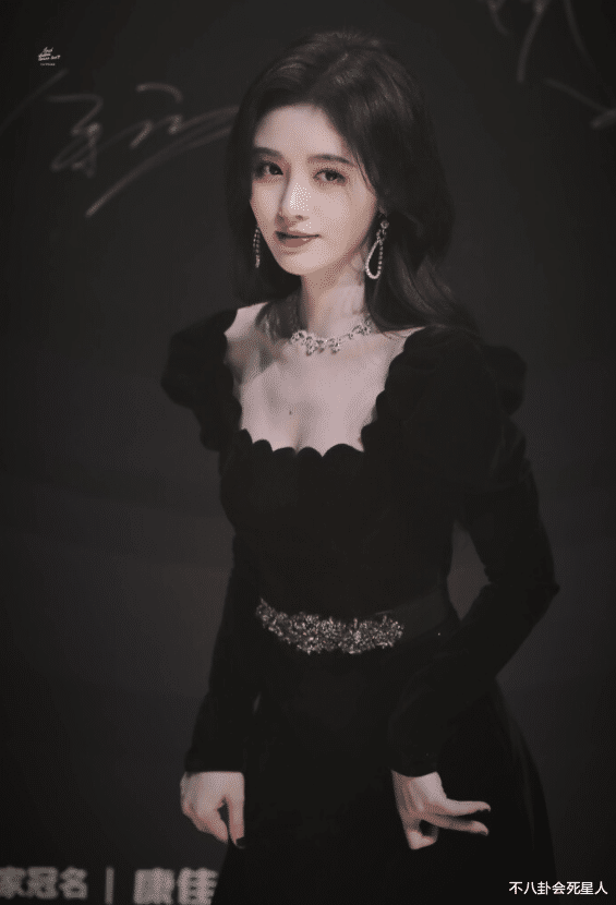 人物设定|假美人！面部崎岖、头大肩窄，这些氛围感美人，颜值都经不起推敲