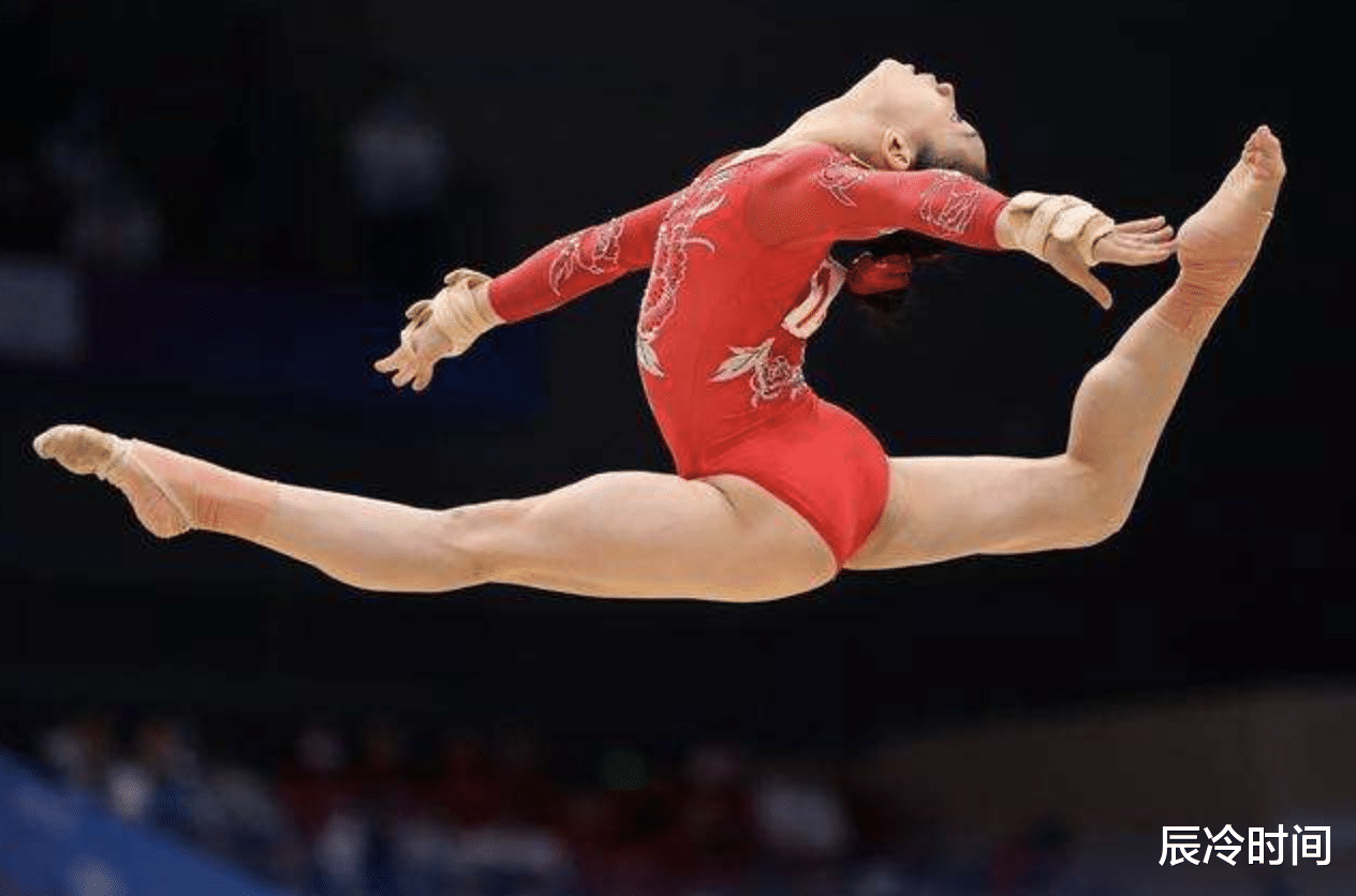 伏明霞|伏明霞：退役后嫁大26歲老公，結婚5年生3娃，70歲丈夫想生第四胎