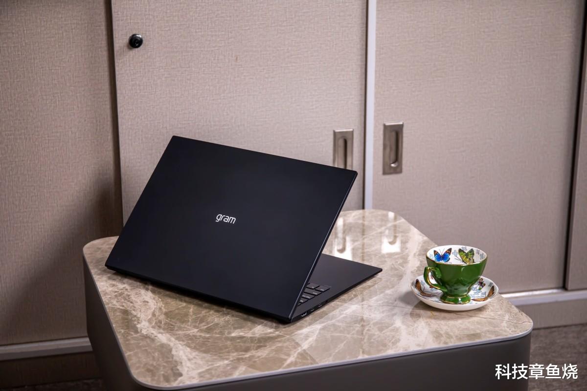 LG|12.12选购轻薄笔电？看LG gram 系列就够了