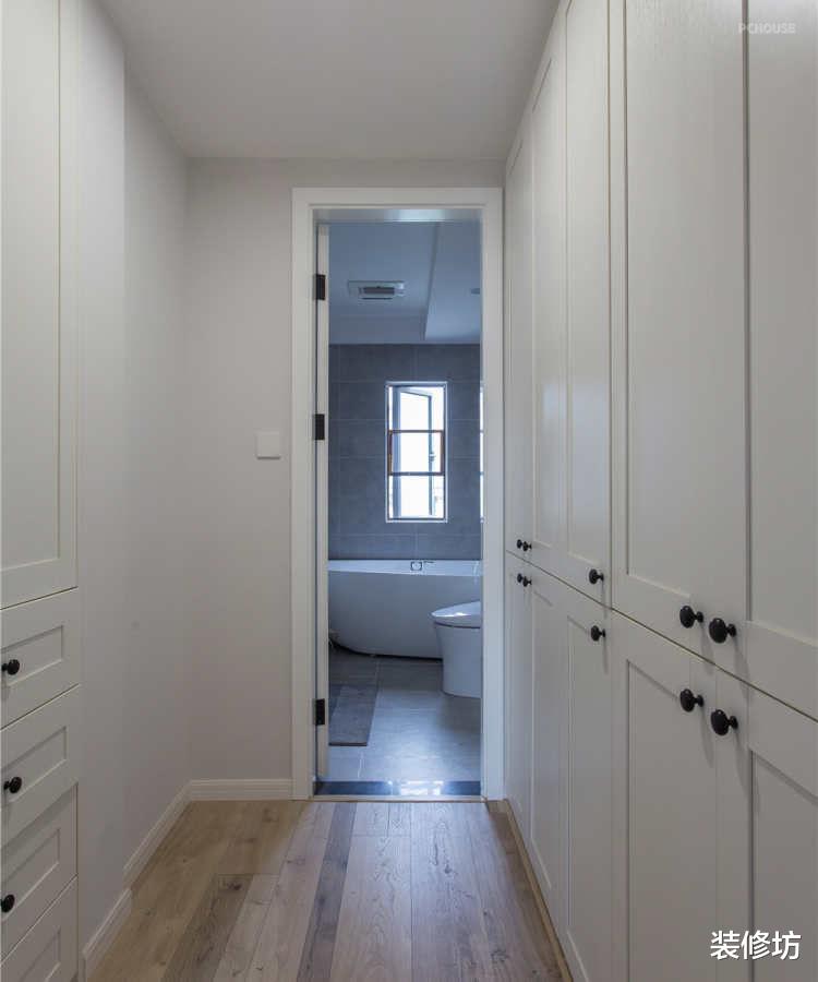 去繁从简,用原木与灰打造140㎡的绅士空间,简洁不奢华