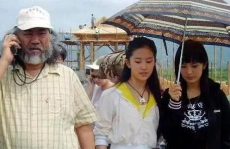 刘亦菲|15年前她给刘亦菲撑伞，15年后她甩刘亦菲一大截，火的不像话