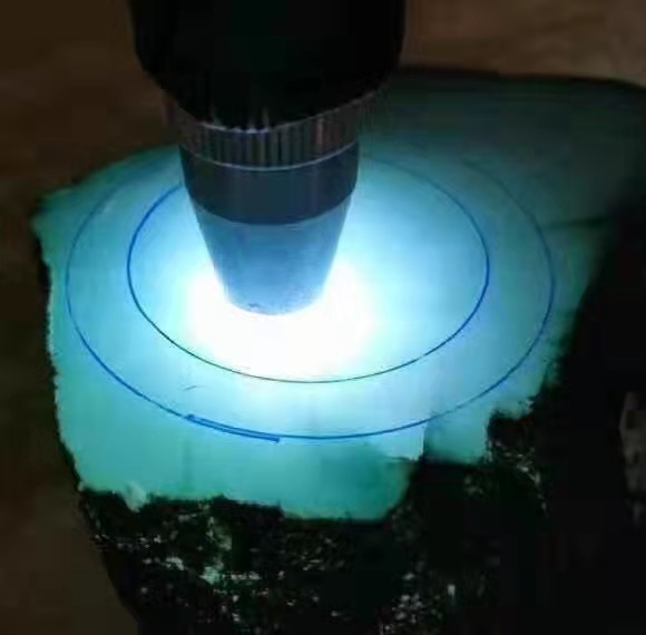 翡翠|如何区分翡翠原石的水头