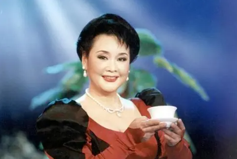 春晚|春晚常青树,唱过“禁曲”,李谷一与她的三十多年春晚之路