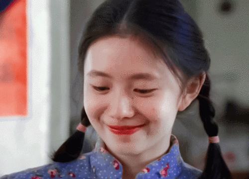 张子枫|“张子枫腿好绝”上热搜，同年龄段小花成背锅侠，关晓彤无辜躺枪