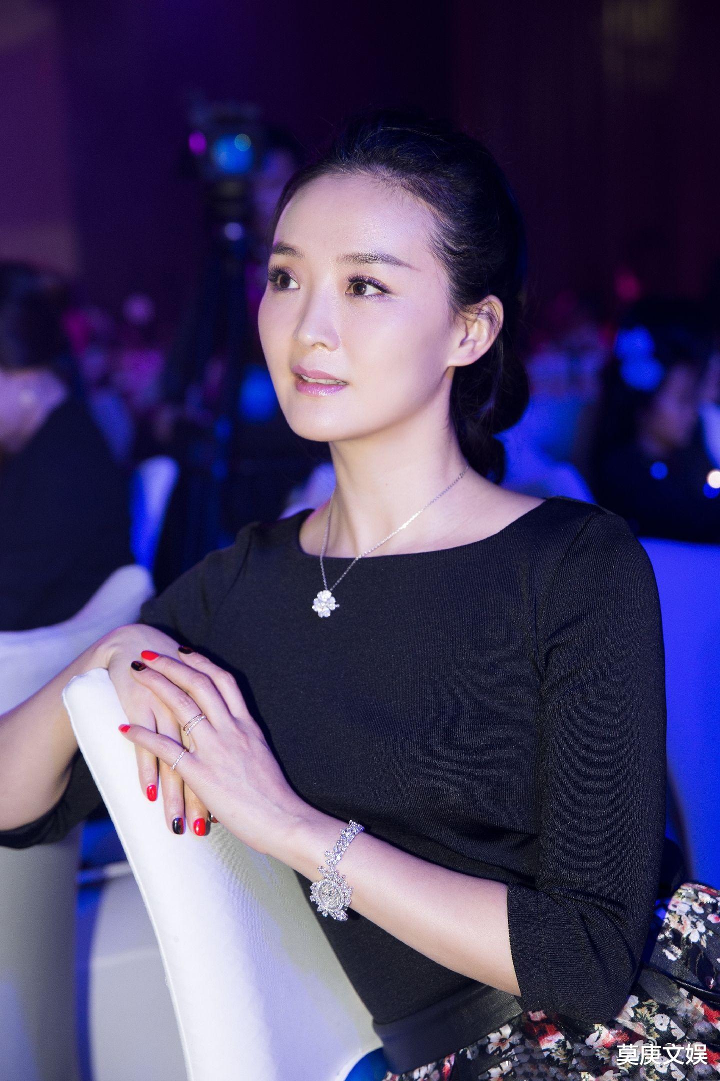 王艳|阔太王艳接地气,最爱吃7块钱一袋的酸菜,自曝用日本厕纸后爱上厕所