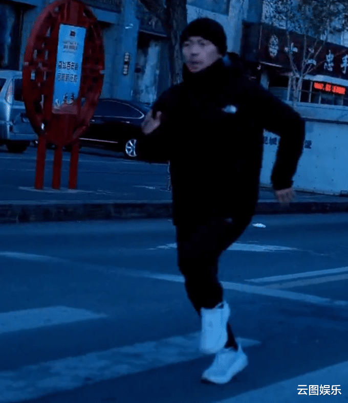 谢苗|知名童星谢苗近况,为新戏疯狂健身,满头大汗胡子拉碴男人味足