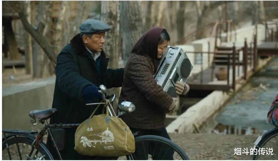 人世间|对于剧版《人世间》周母握着周父的手老去这样的改编，你怎么看？