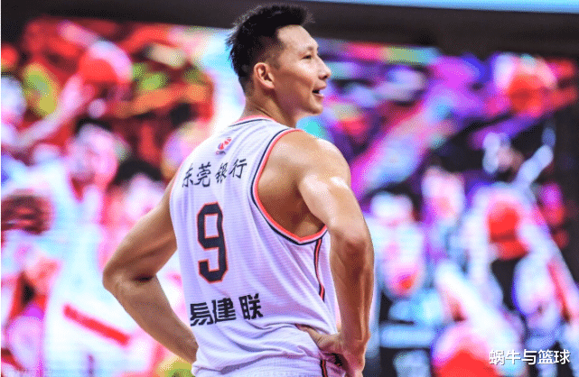 易建联|易建联在NBA打了6年，在CBA打了15年，一共赚到多少钱？