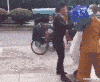 彩礼|“谈了6年的女友,丈母娘开口就要30多万彩礼”感觉我不配啊