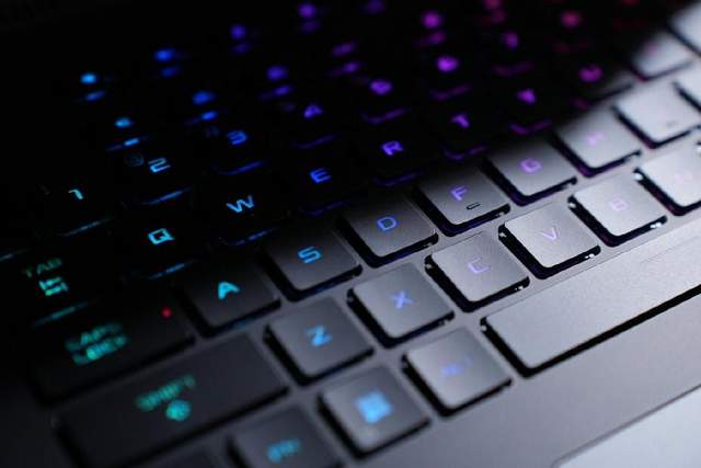 折叠手机|ROG 枪神6 Plus超竞版评测：12代酷睿HX加持 不给台式留活路