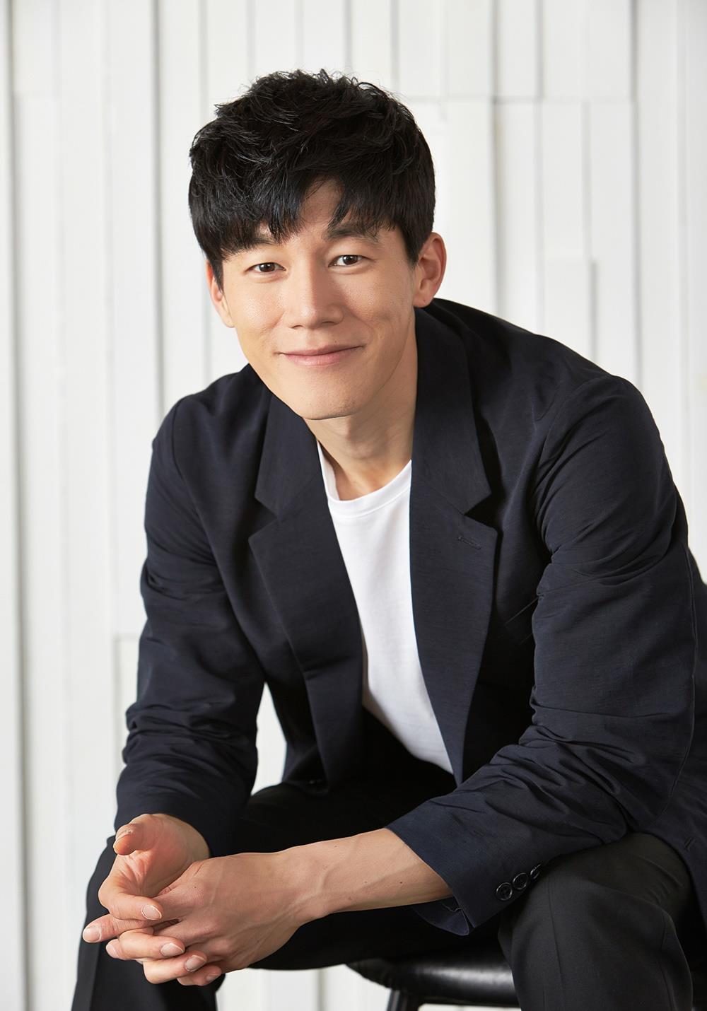 娱乐圈|他酒后对女友示爱意外公开恋情,如今成韩国娱乐圈模范夫妻