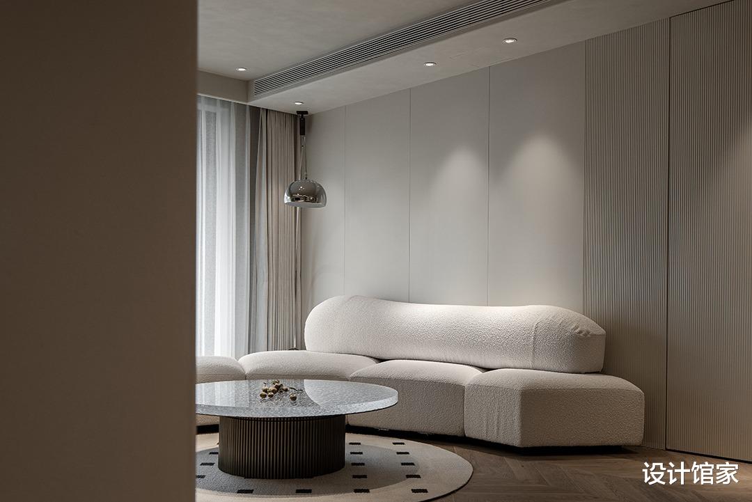 00后装修260平大平层,客厅准备了一盏钓鱼灯,看起来超舒服!