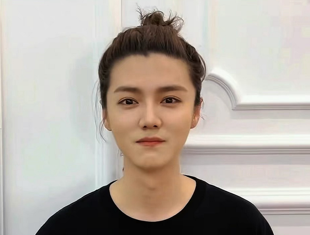 鹿晗|鹿晗长发丸子头造型惹争议，导演刘信达发声质问