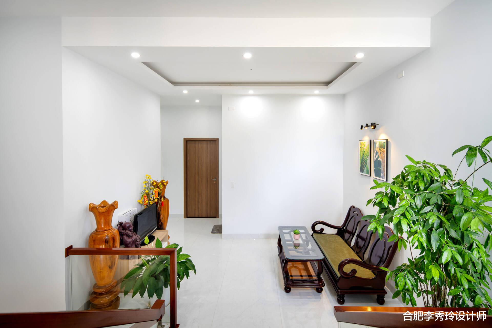 翻修3层小楼，前有6米庭院种树当车库，后有2米小花园，养老舒服