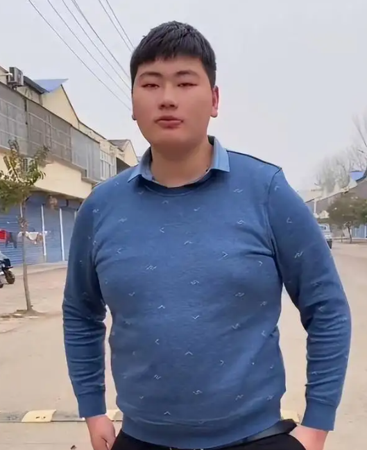 朱之文|陈萌开车去找朱小伟,大衣哥亲自指挥停车,大衣嫂千防万防仍被拍