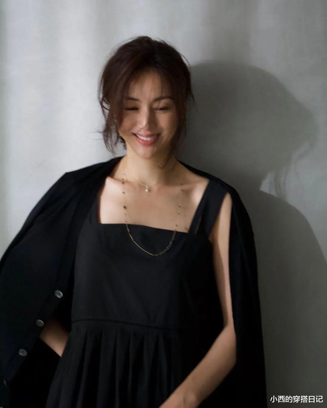 穿衣搭配 45岁的她太会穿衣服了，简约温柔优雅