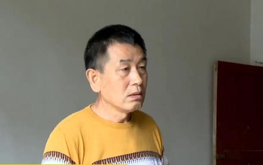 父亲每天忙于牌桌,儿子种8亩土地也不帮忙,儿子:他输了30万