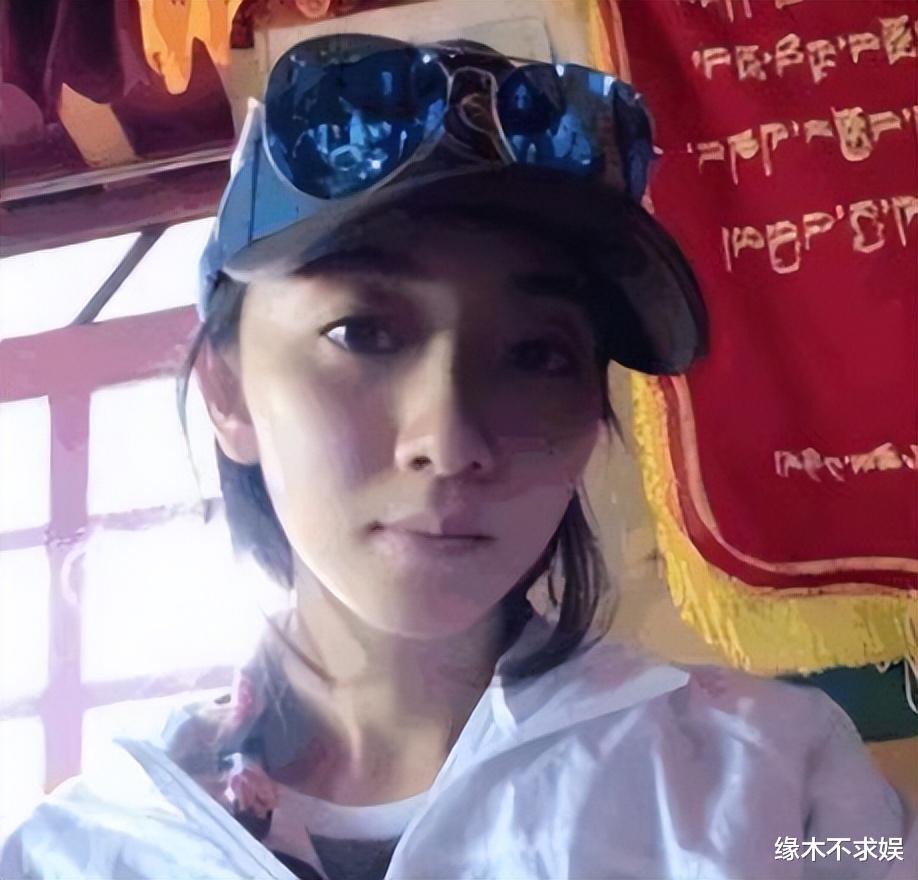 红牛|网红牛莉调侃朱一龙,曝其隐婚生子不认孩子,被扒是赵露思粉丝!