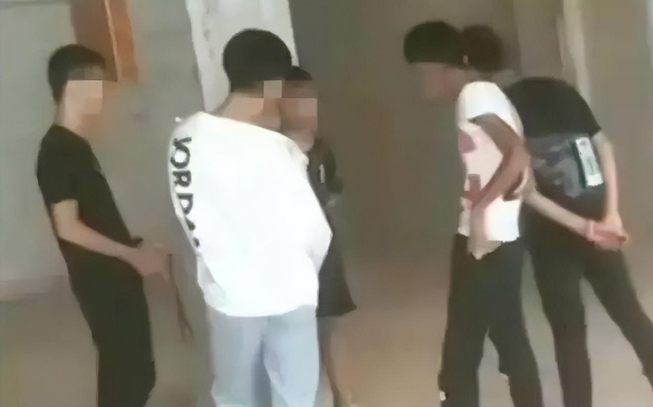 ?8个初中生活埋21岁男子,还笑着拍视频,这都不判死刑吗?