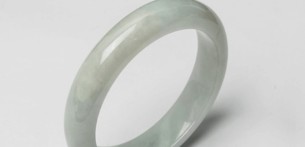 翡翠|买不起高昂的玻璃种,糯种翡翠也是不错的选择,价值实惠又美观