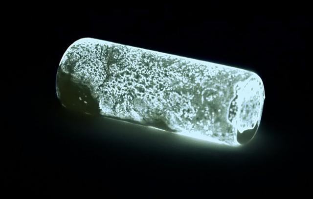为了提取黄金,煮干了5千升尿液,炼金师意外发现改变世界的物质