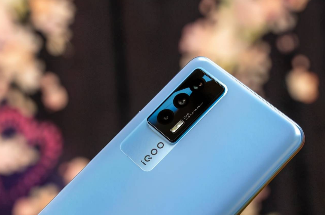 IQOO Neo5，双芯旗舰的配置，12GB仅售2100多