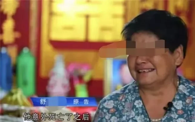 老人进入毛坯房捡纸箱,不幸摔下负一楼去世,家属把房主告上法庭索赔76万