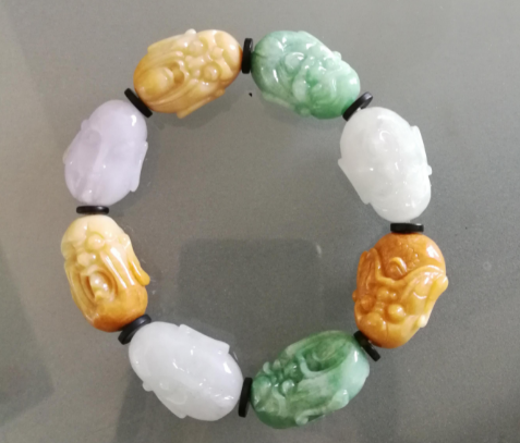 翡翠手串|翡翠手串是百搭饰品，不仅色彩鲜艳个性，还有很多的好寓意