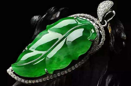 翡翠|原石到成品，多道工序的磨练，物有所值。