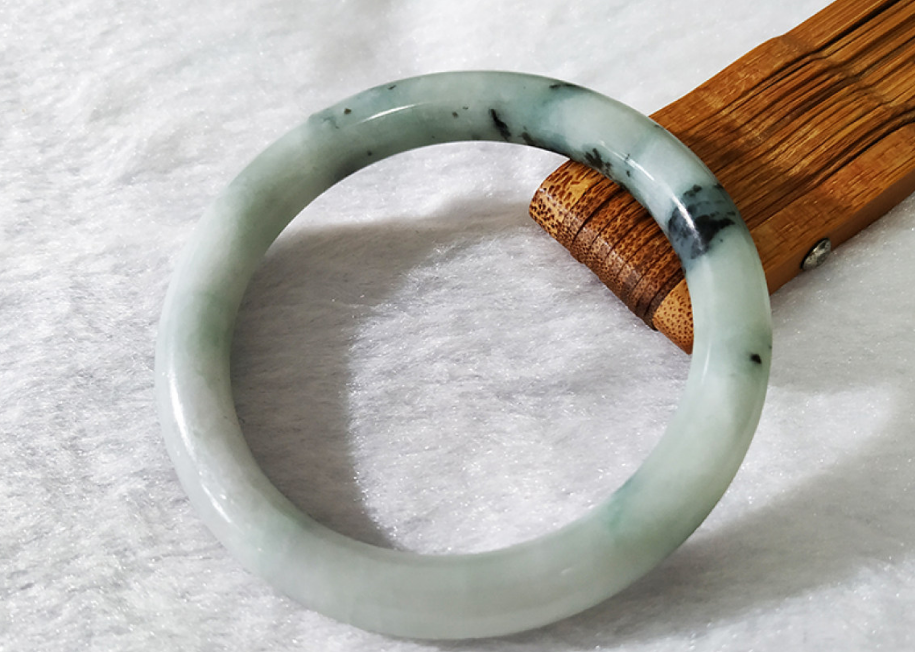 珍珠|翡翠手镯上的飘花是什么?和癣有什么区别?不是相同的物质