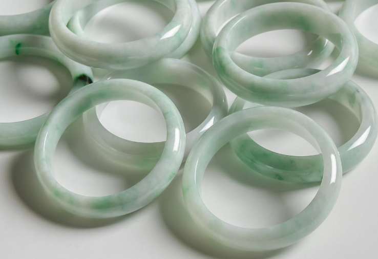 翡翠手镯|清仓甩卖的翡翠手镯,是没有真货的,不要再傻傻上当了