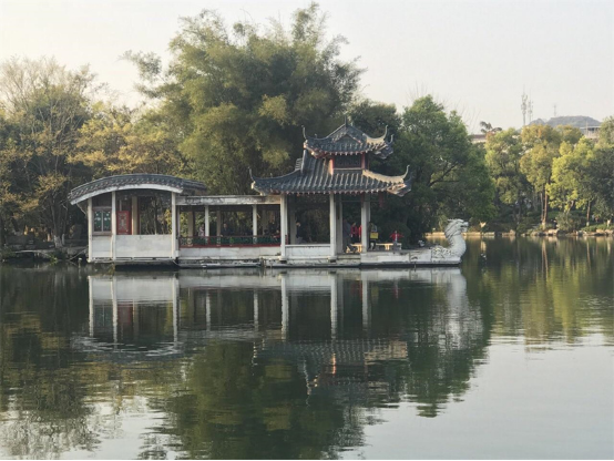 |神秘的榕湖公园，被绿色庇佑的榕湖，记录着千百年的过往