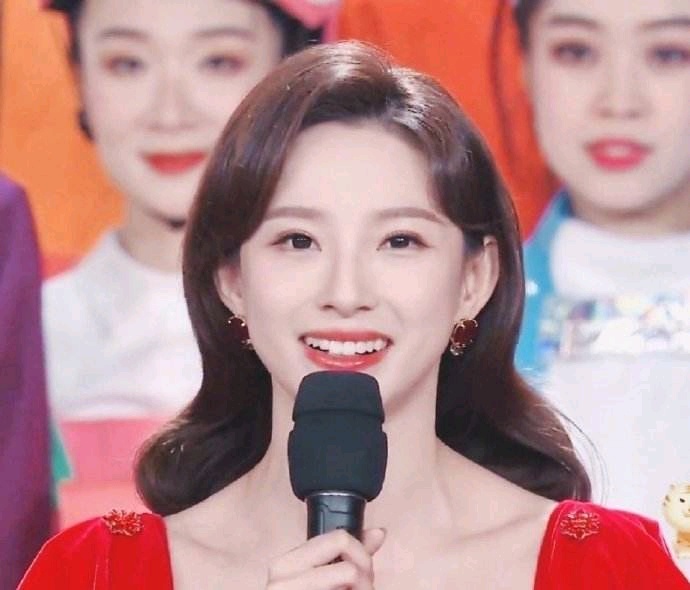 春晚|马凡舒不凡的人生，春晚首秀一炮而红，但能否成为下一个董卿？