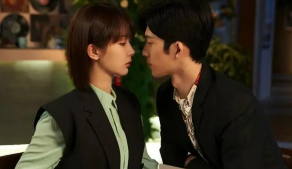 赵丽颖|赵丽颖，杨紫彭小苒，同一天晒美照，三人穿不同造型，网友：看傻了眼