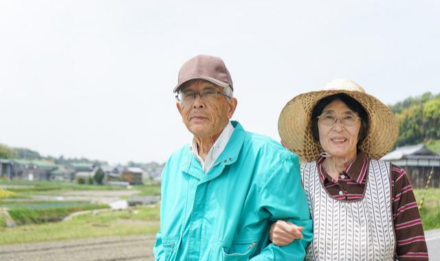 父母130万买婚房,妻子拒绝父母同住。岳父的反应,出乎男子预料