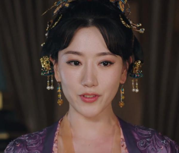 |虽然戏份很少但依旧很出彩，有心机但讨厌不起来，艾然饰演的宁王妃最后收获了爱情