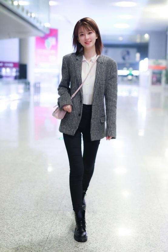 穿衣搭配|想要打破沉闷的穿搭，不妨学学乔欣的穿衣，轻松玩转时尚穿搭