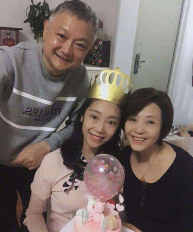 欧阳奋强|老版红楼梦中，已故演员11人之多，欧阳奋强的金玉良缘最让人惊喜