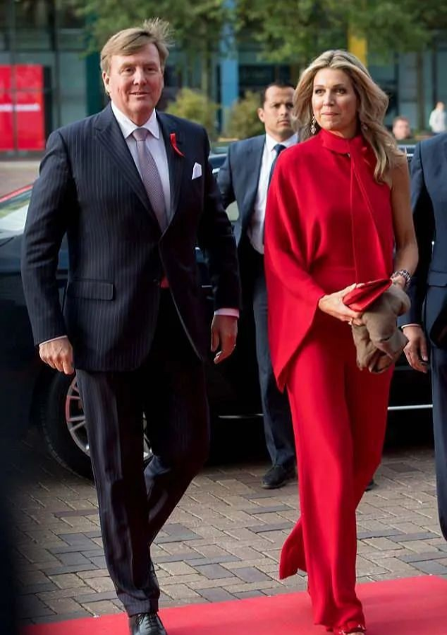 「京东老板娘」章泽天现身巴黎,打扮略显寒酸,这是怎么了…