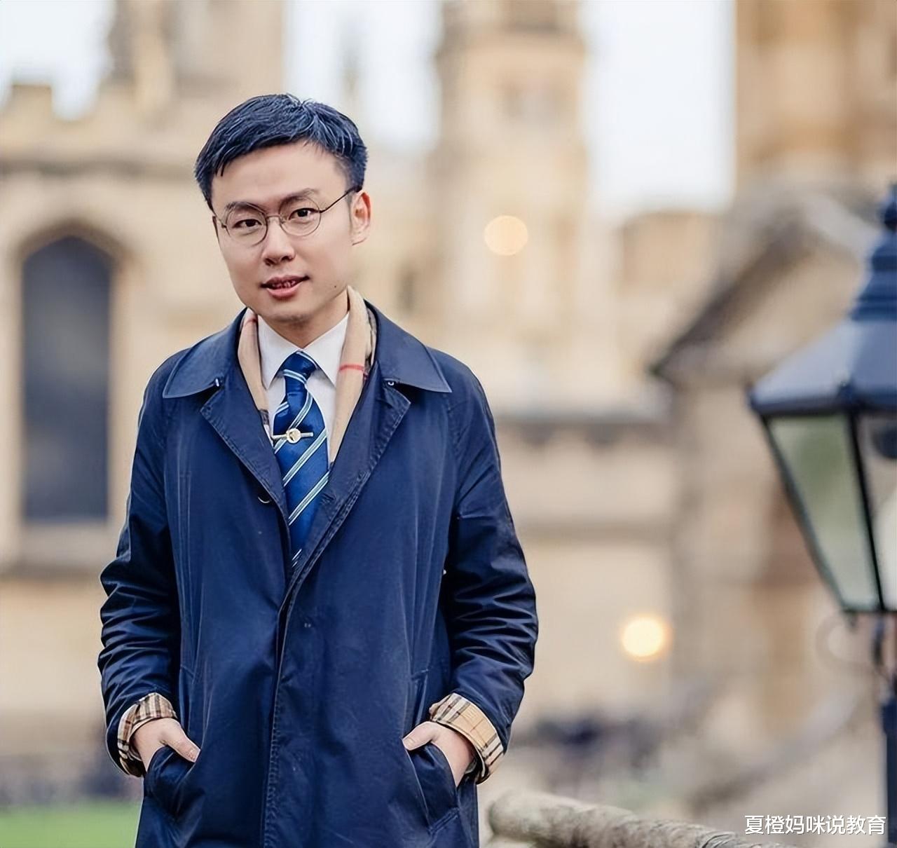 潘周聃|潘周聃回应走红,当时表情僵硬是“有苦难言”,学历背景曝光