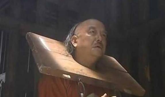 临死前和珅对隔壁的囚犯说:如果你没死,出去后请帮我办一件事