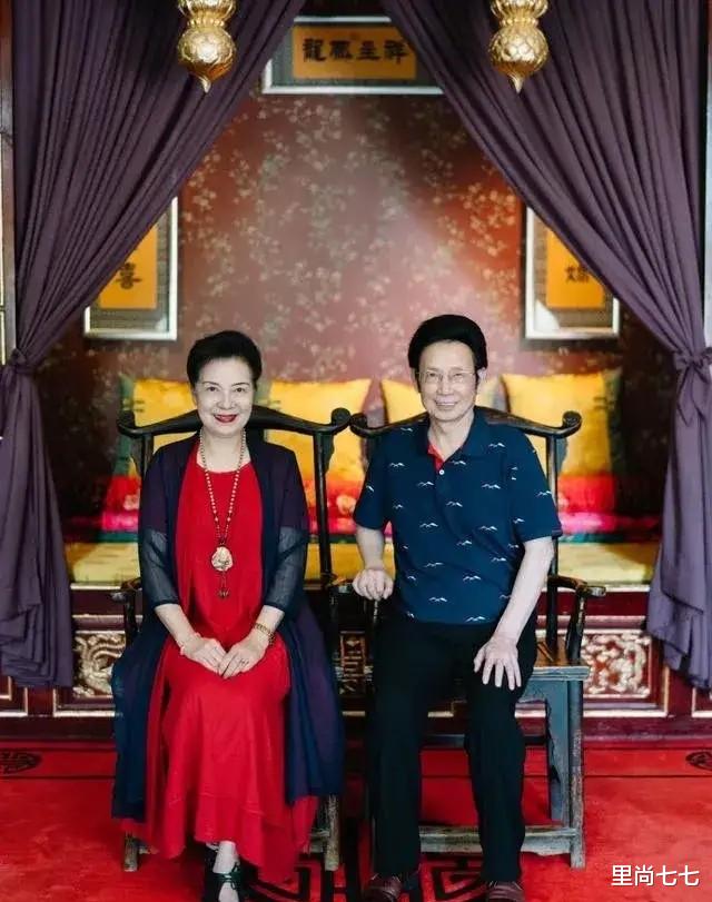 陈数79岁妈妈好漂亮啊!看着像50岁,五官混血感十足品味不输女儿