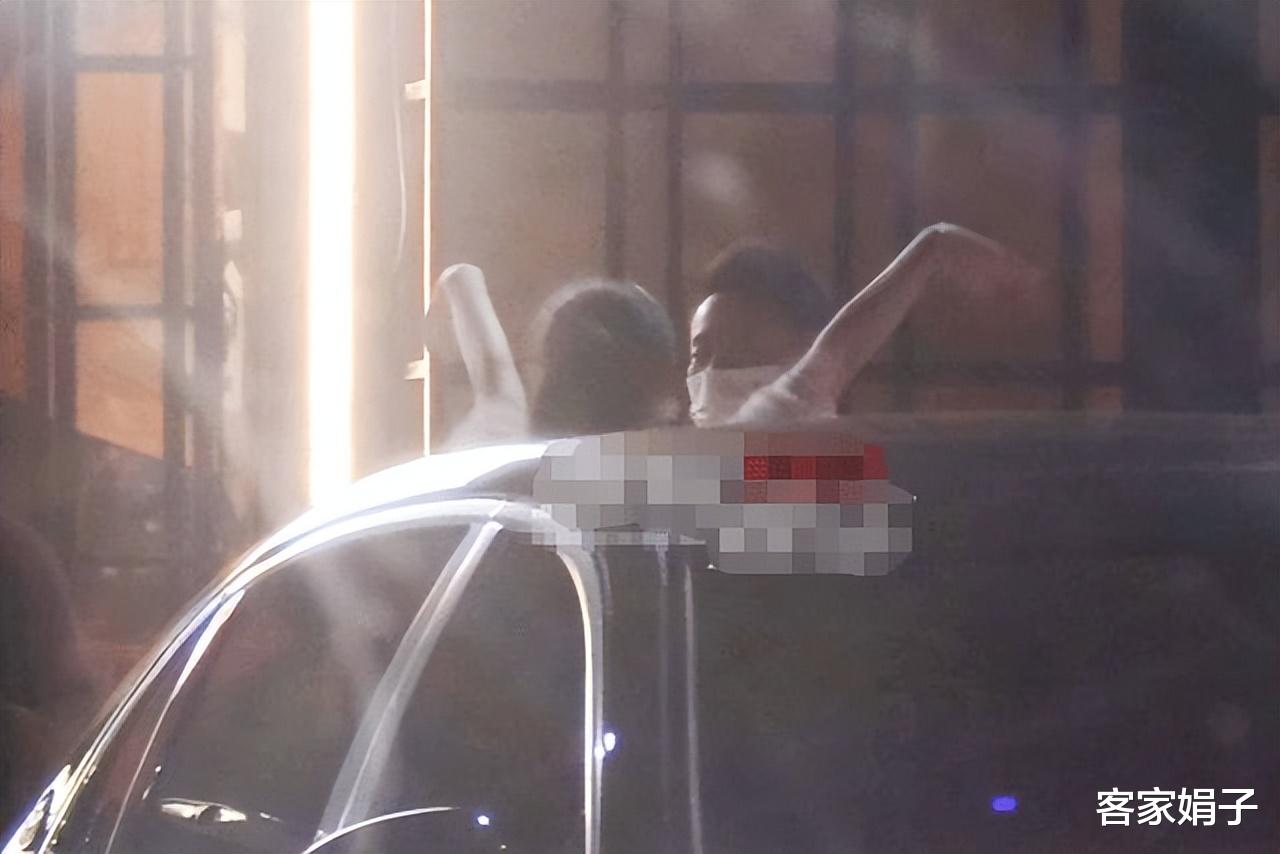 汪小菲|敢做不敢认!汪小菲当街抱张颖颖如胶似漆,被嘲全身最硬的就是嘴