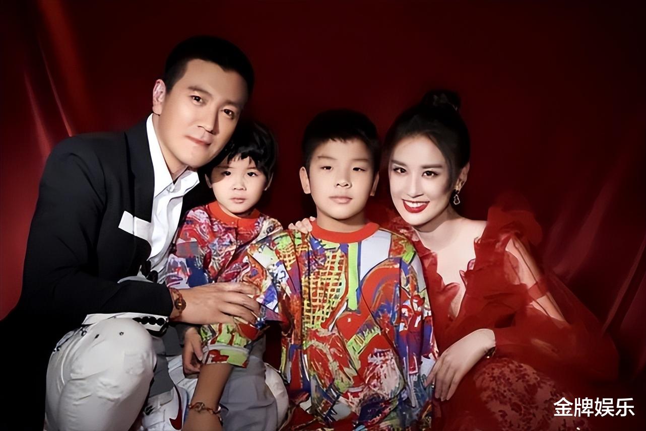 杨子|再添实锤证据!杨子家人和男方前妻相约吃饭,黄圣依却没在