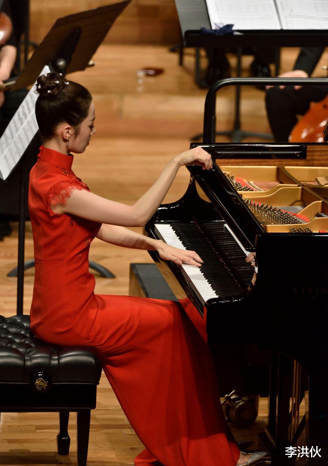 吉娜·爱丽丝 吉娜晒近照遭嘲讽,修图太过脸部僵硬,被质疑营销“蚂蚁腰”人设