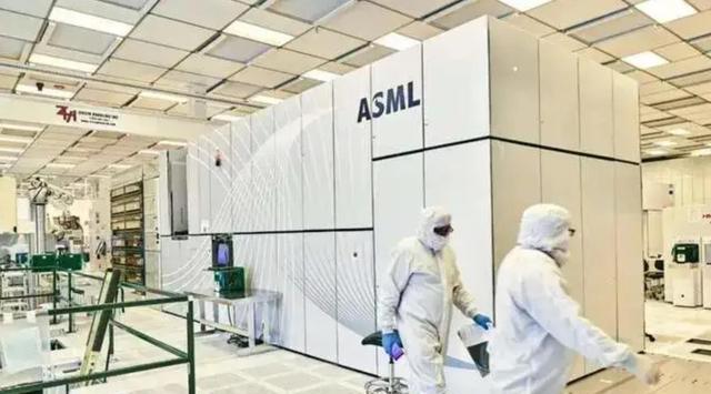 台积电|多个新消息传来！外媒：台积电有点淡定不了了