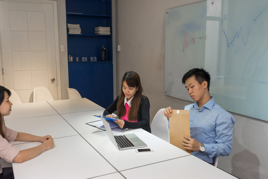 失业率|失业率都高达18.2%了，年轻人还在想着骂资本家……