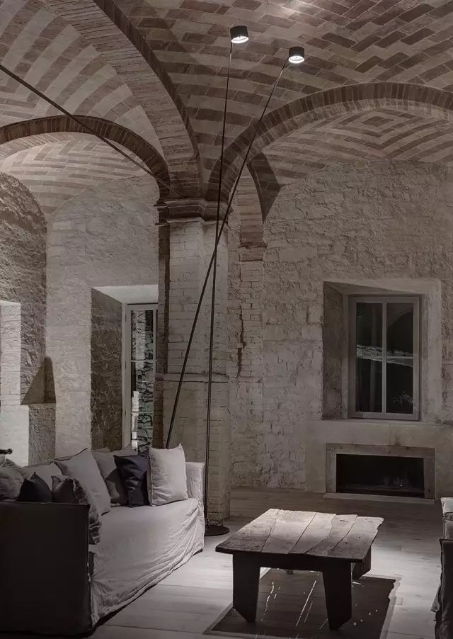 光的存在是在拥抱人,让灯光设计更走心!