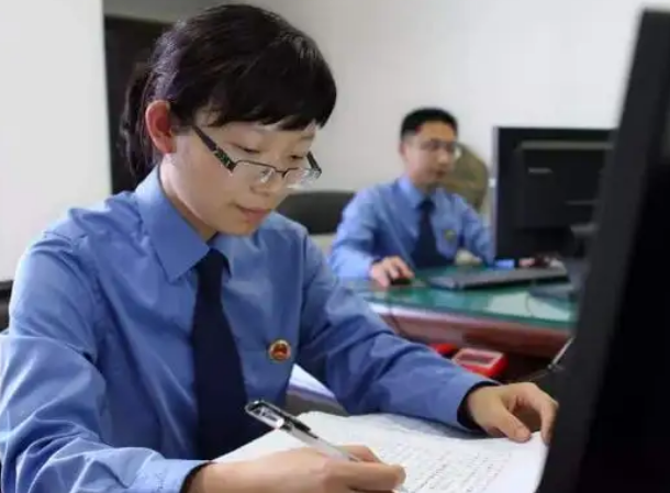 医生|父母眼中“认可度高”的职业排名，医生跻身前五，榜首实至名归